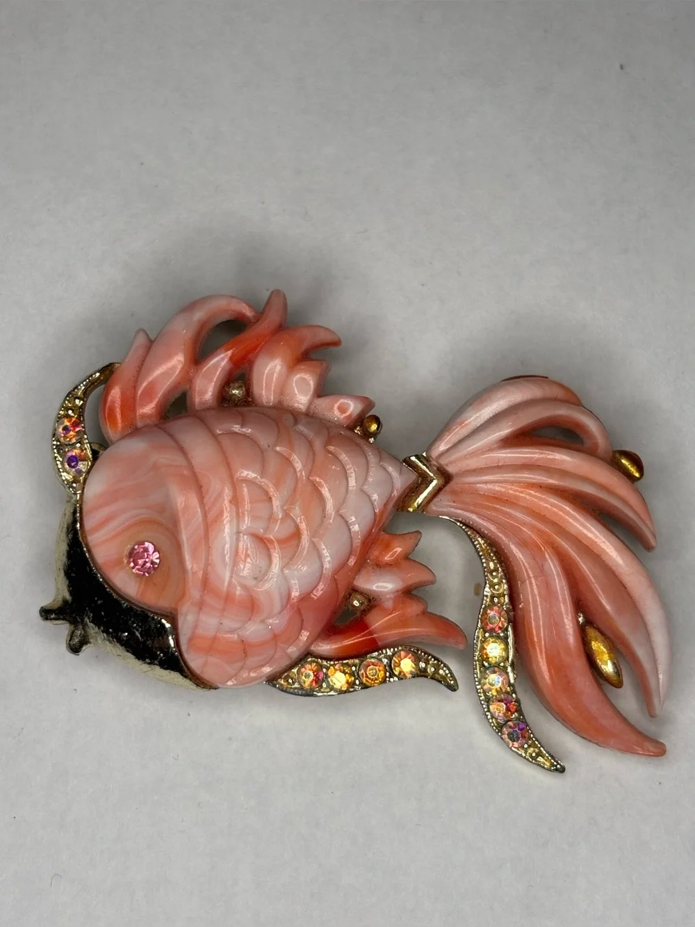 Vintage Hattie Carnegie's style Coral Pink Marbleized Lucite Angel Fish Unsigned